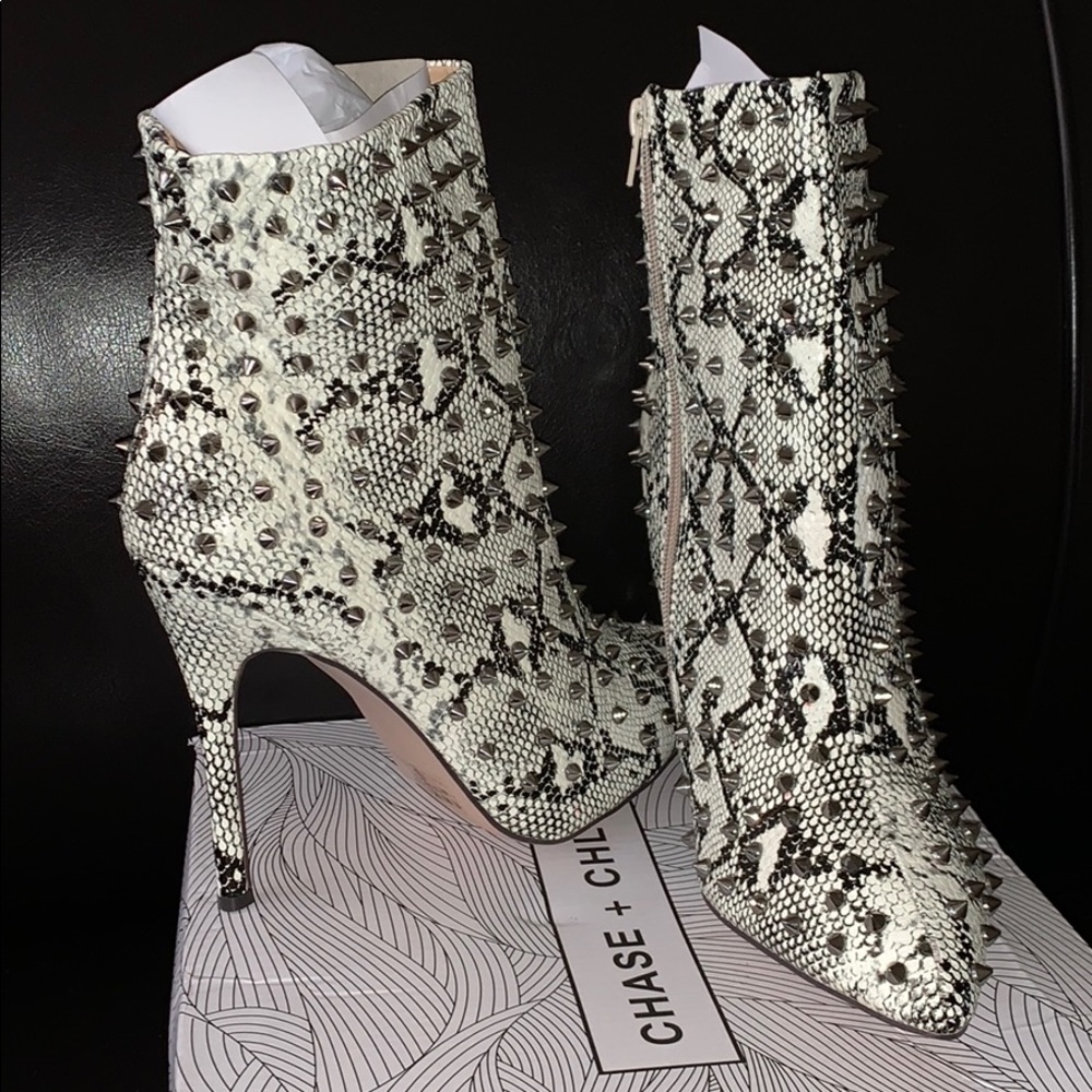 Chase + Chloe Snake Skin Silver Spike Booties NWOT